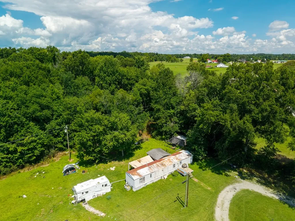 15964 Old Kentucky Road Walling TN 38583