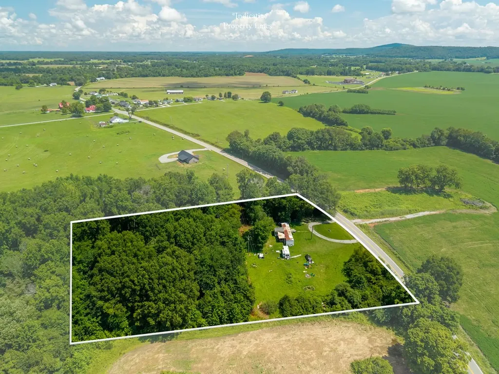 15964 Old Kentucky Road Walling TN 38583
