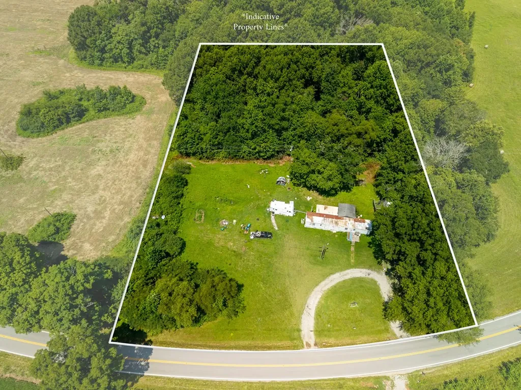 15964 Old Kentucky Road Walling TN 38583