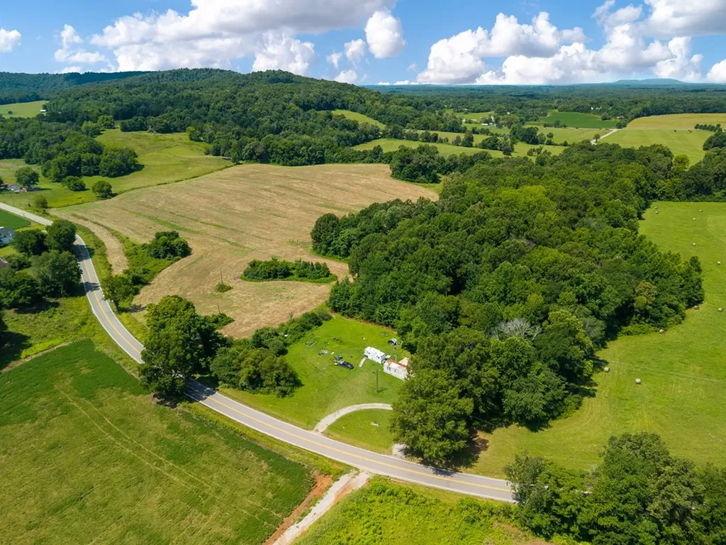 15964 Old Kentucky Road Walling TN 38583