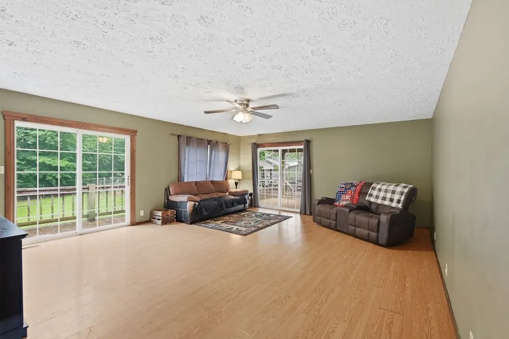 3291 Cumberland Lakes Drive Monterey TN 38574
