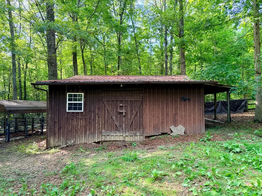360 Joe Barnett Road Jamestown TN 38556