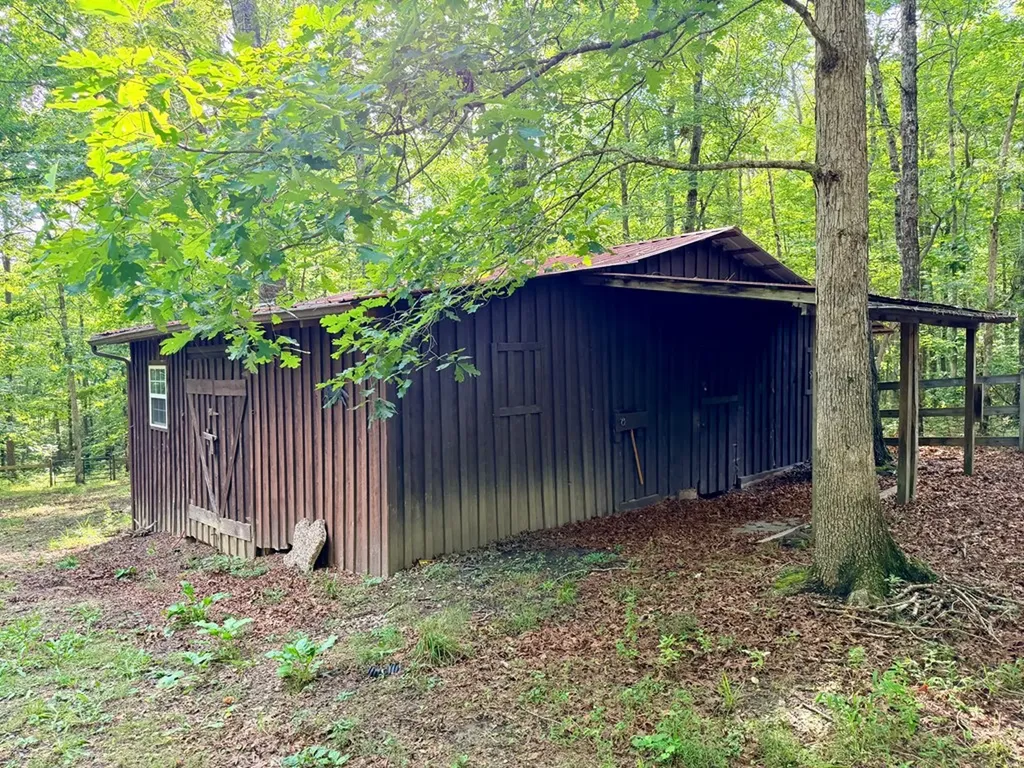 360 Joe Barnett Road Jamestown TN 38556