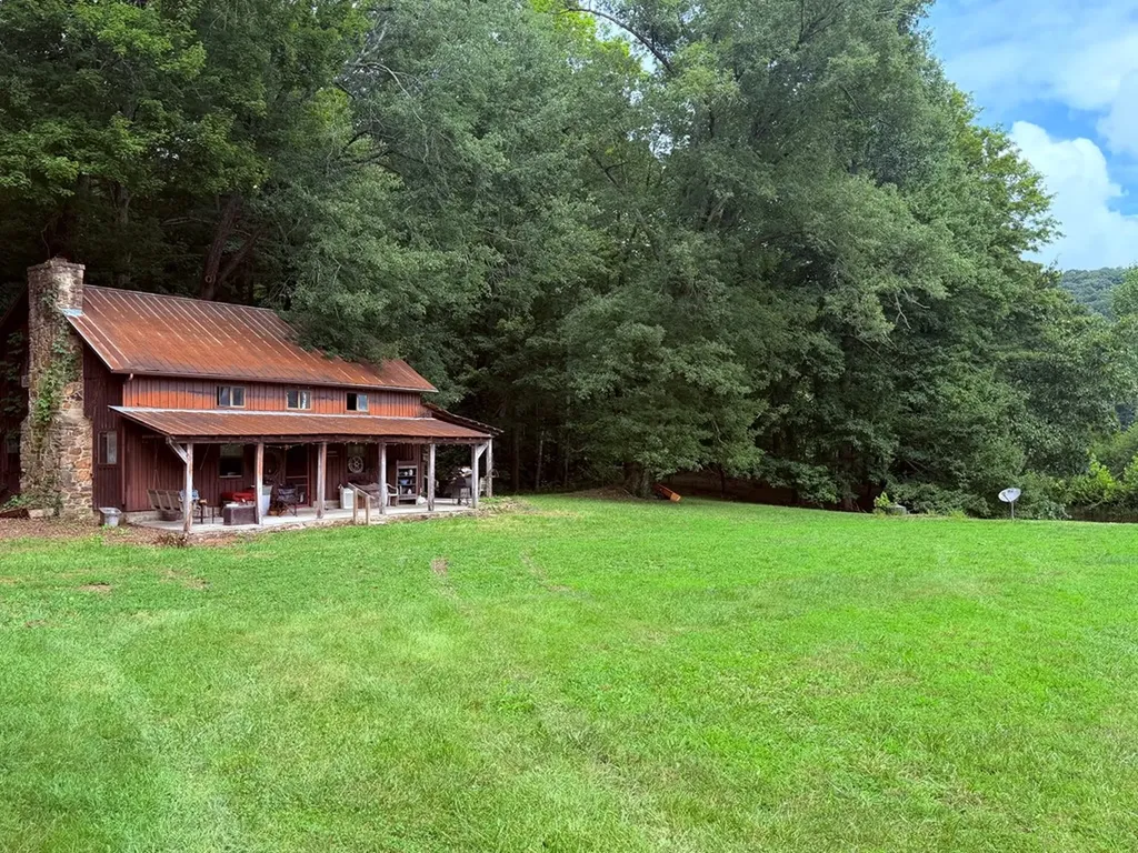 8499 Round Cove Road Sparta TN 38583