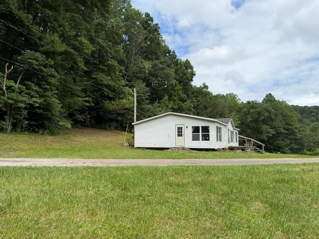 8499 Round Cove Road Sparta TN 38583