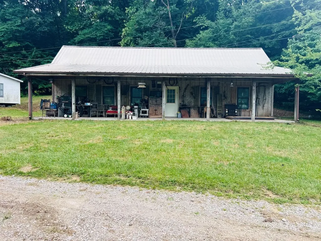 8499 Round Cove Road Sparta TN 38583