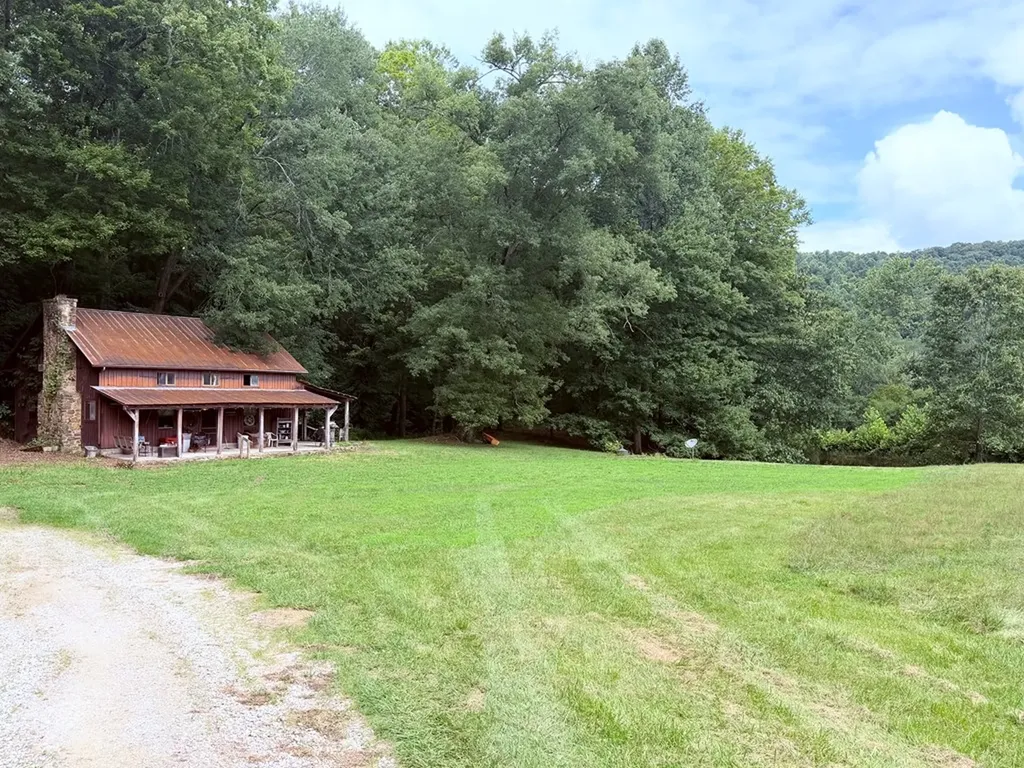 8499 Round Cove Road Sparta TN 38583