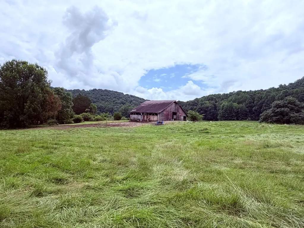 8499 Round Cove Road Sparta TN 38583