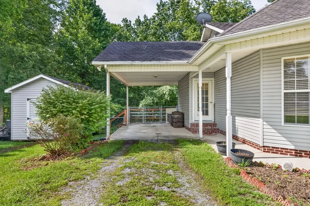 199 Moore Lane Dowelltown TN 37059