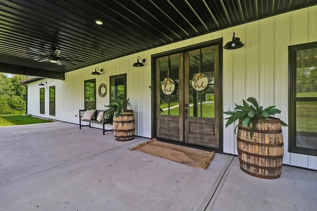 2175 N Lick Creek Road Byrdstown TN 38556