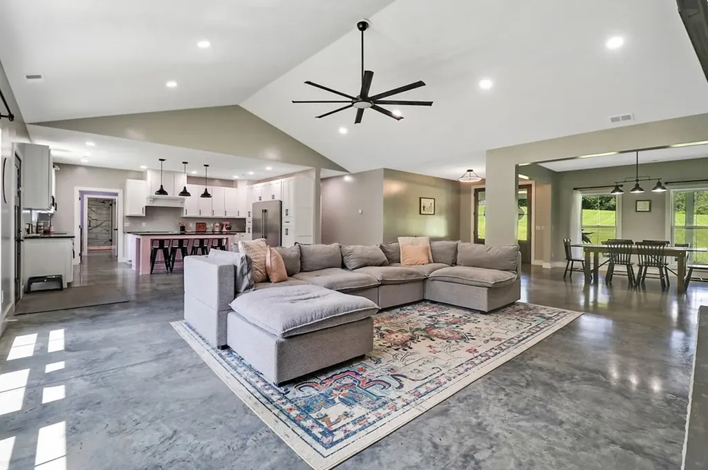 2175 N Lick Creek Road Byrdstown TN 38556