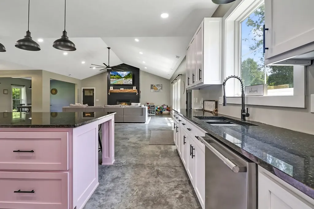 2175 N Lick Creek Road Byrdstown TN 38556