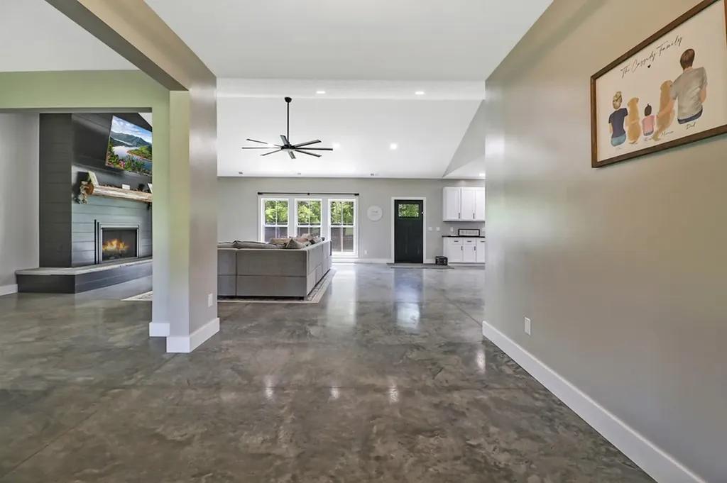 2175 N Lick Creek Road Byrdstown TN 38556