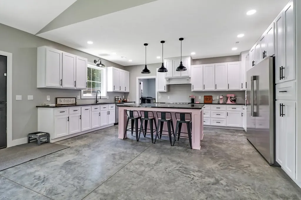 2175 N Lick Creek Road Byrdstown TN 38556