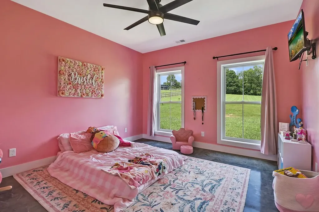 2175 N Lick Creek Road Byrdstown TN 38556