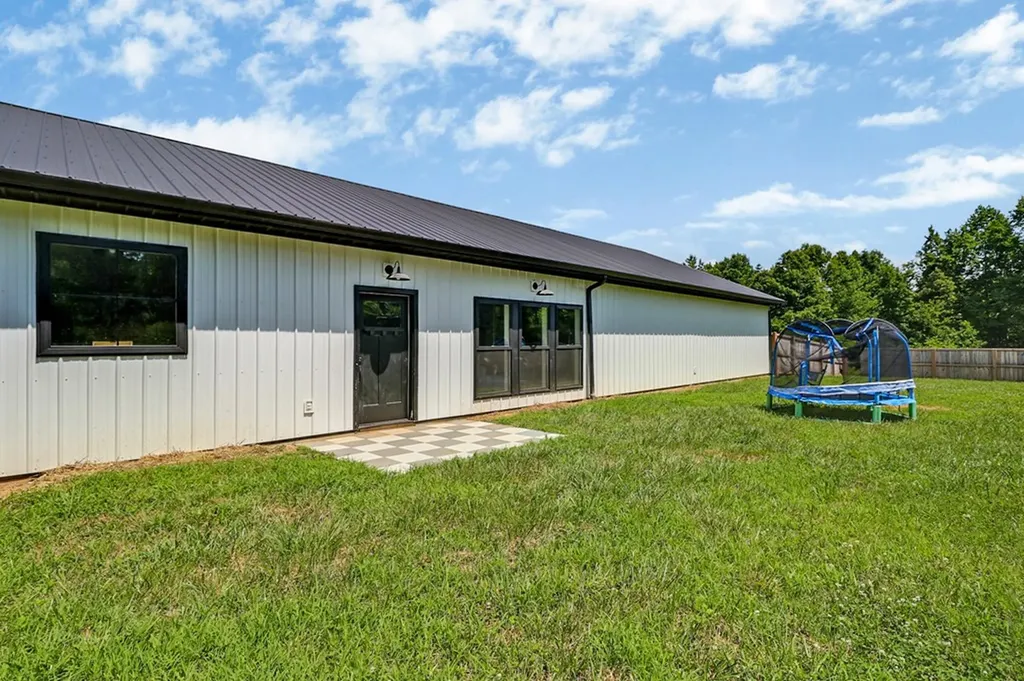 2175 N Lick Creek Road Byrdstown TN 38556