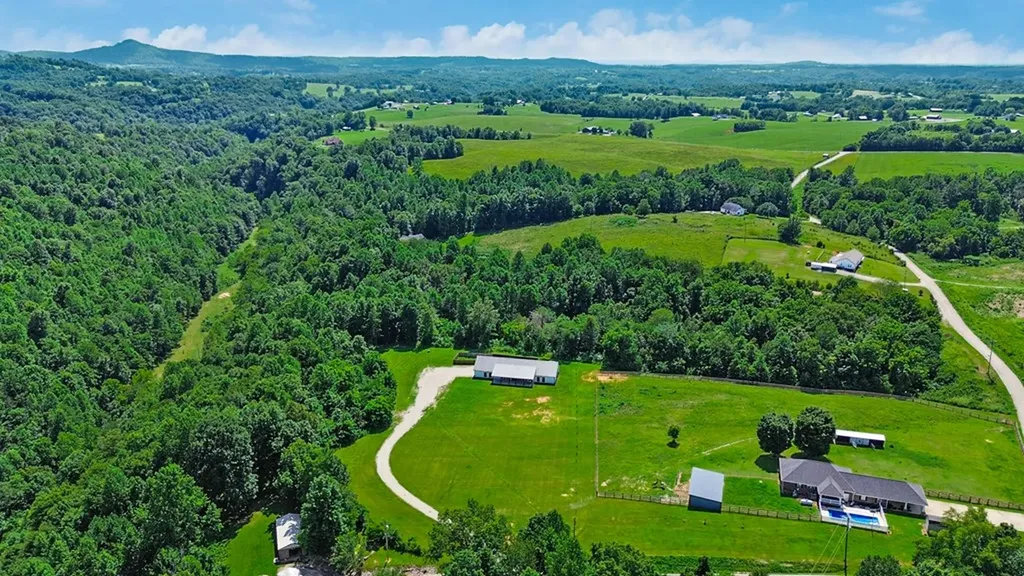 2175 N Lick Creek Road Byrdstown TN 38556