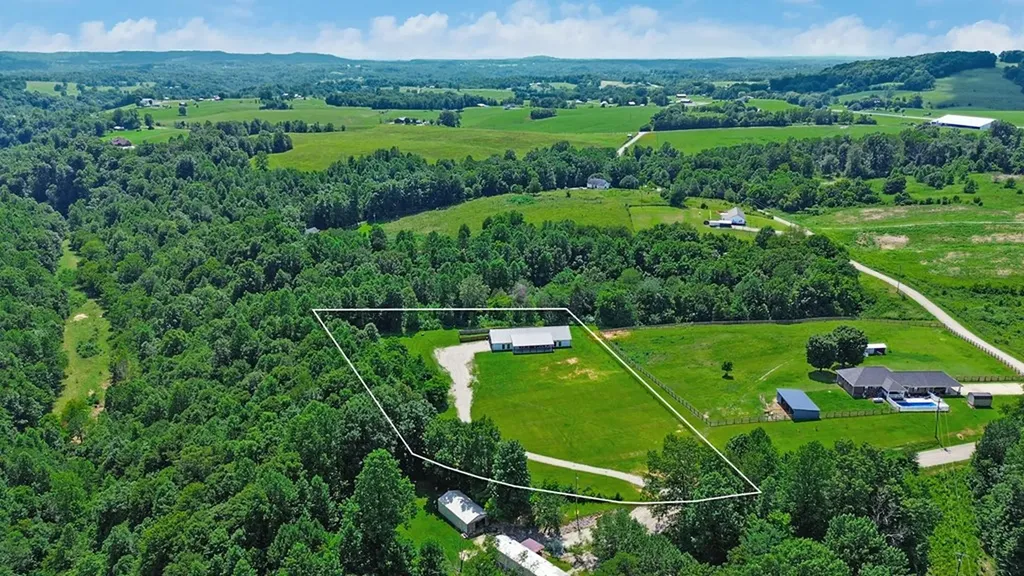 2175 N Lick Creek Road Byrdstown TN 38556