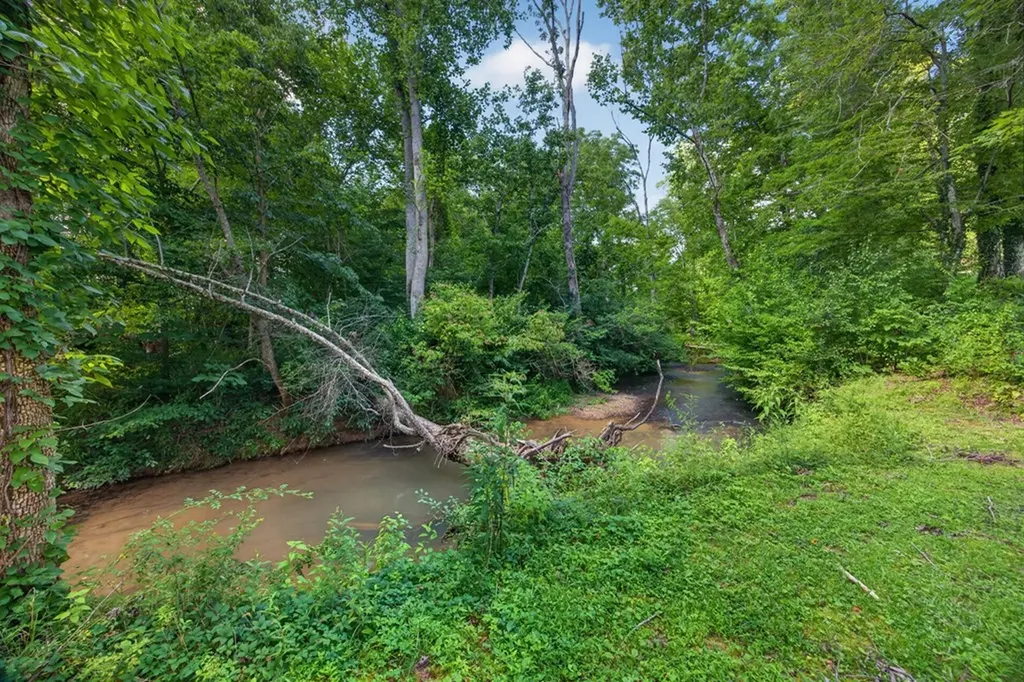 3669 N Riveroaks Drive Cookeville TN 38506