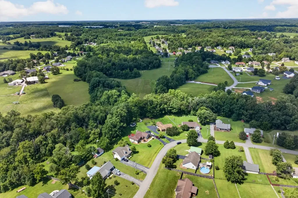 3669 N Riveroaks Drive Cookeville TN 38506