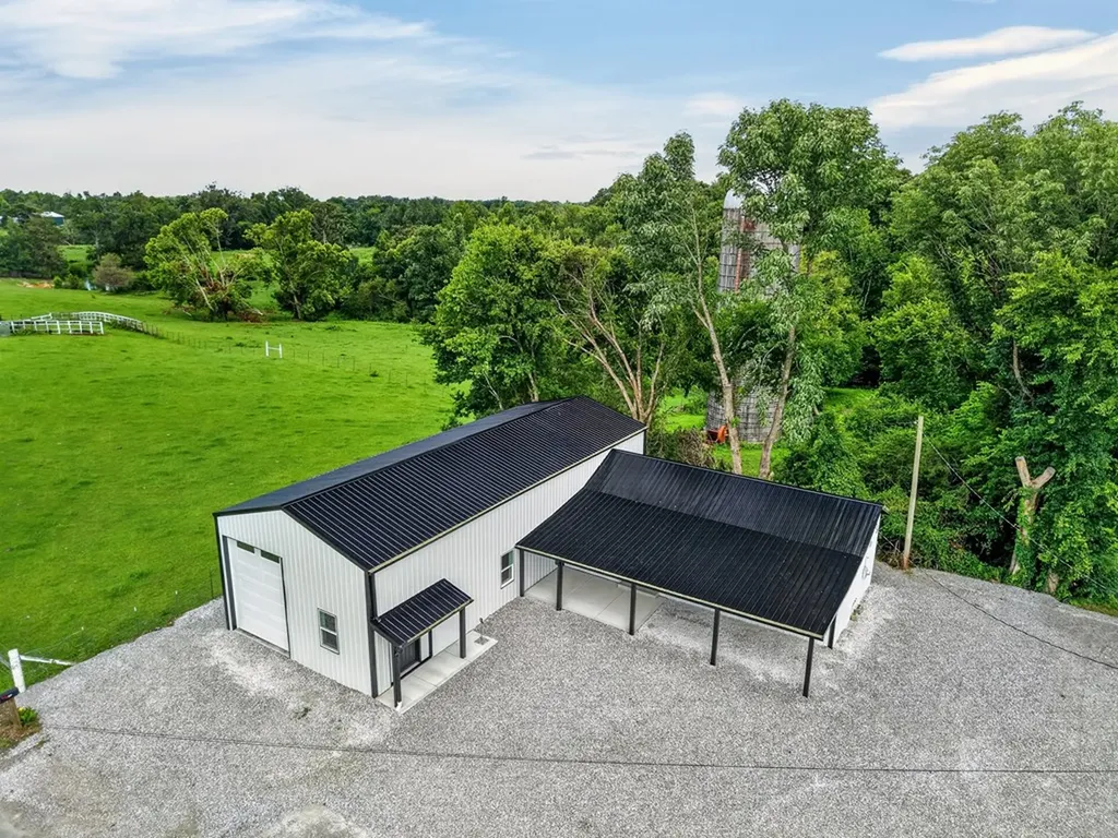 8515 Cookeville Boatdock Road Baxter TN 38544