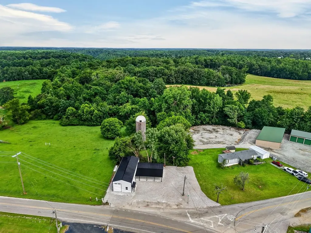 8515 Cookeville Boatdock Road Baxter TN 38544