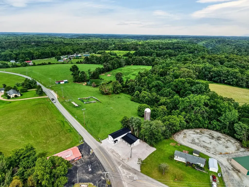 8515 Cookeville Boatdock Road Baxter TN 38544