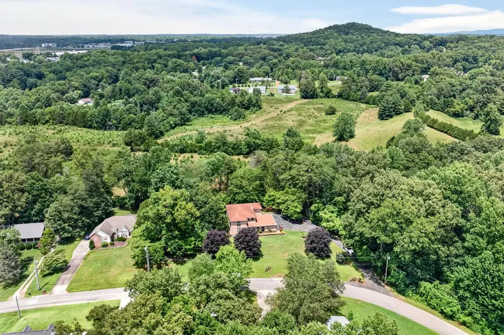 1738 Heathrow Drive Cookeville TN 38506