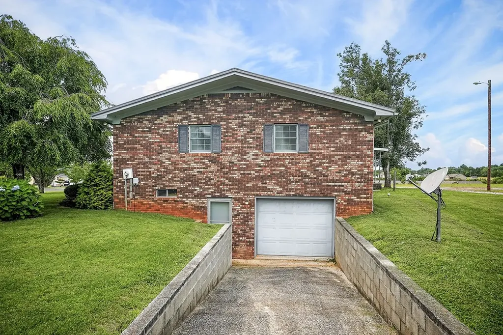 960 Country Club Road Sparta TN 38583