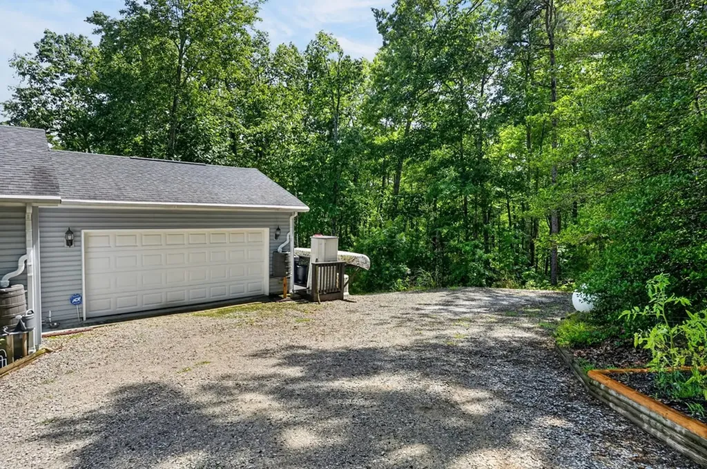 45 Point Place Monterey TN 38574