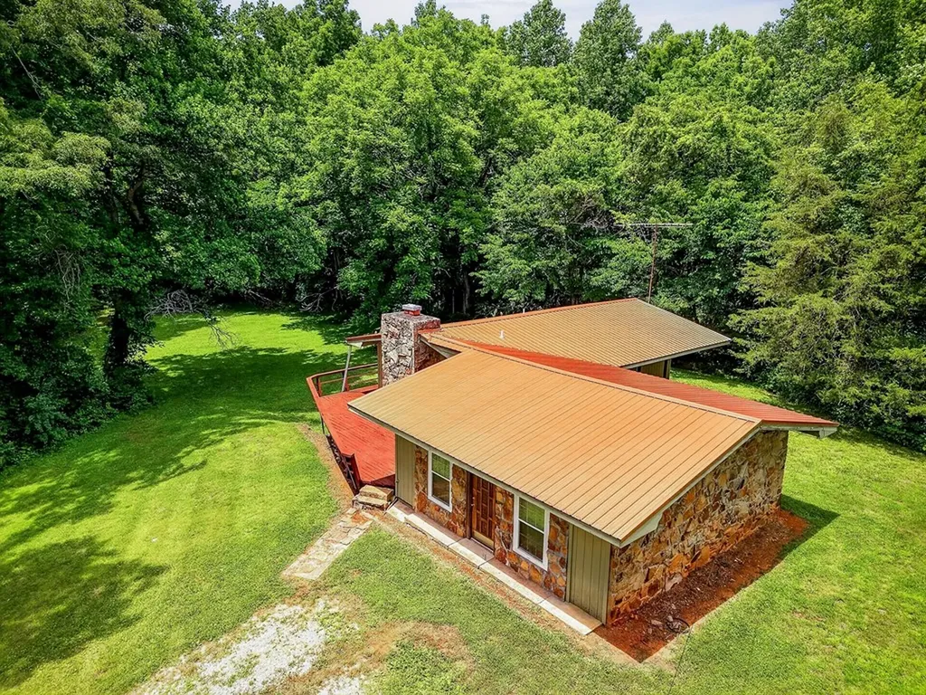 9249 Monterey Highway Sparta TN 38583