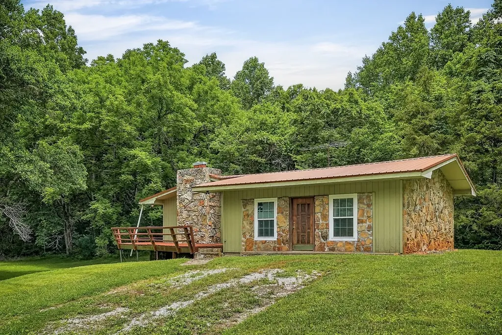9249 Monterey Highway Sparta TN 38583