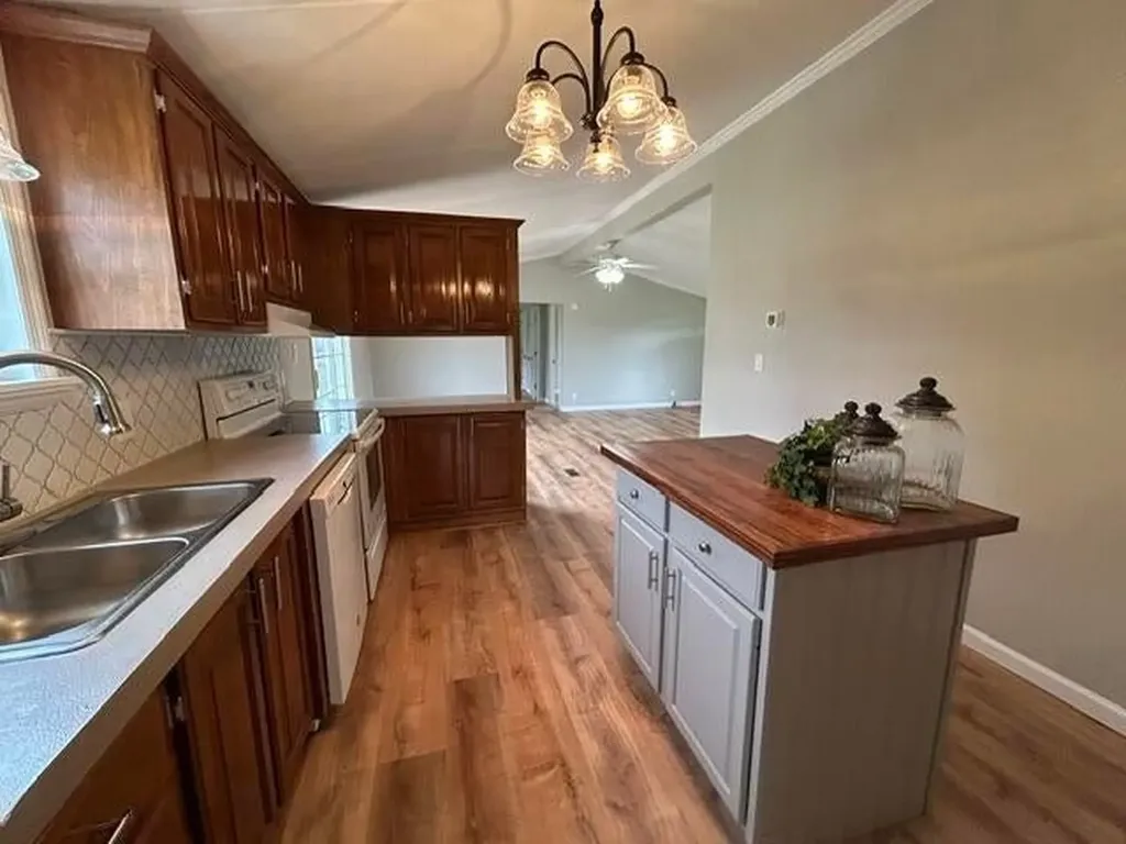 1424 Creston Road Crossville TN 38571