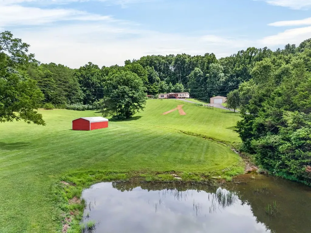725 Old Flynns Cove Road Crossville TN 38572