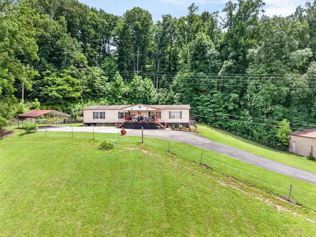 725 Old Flynns Cove Road Crossville TN 38572
