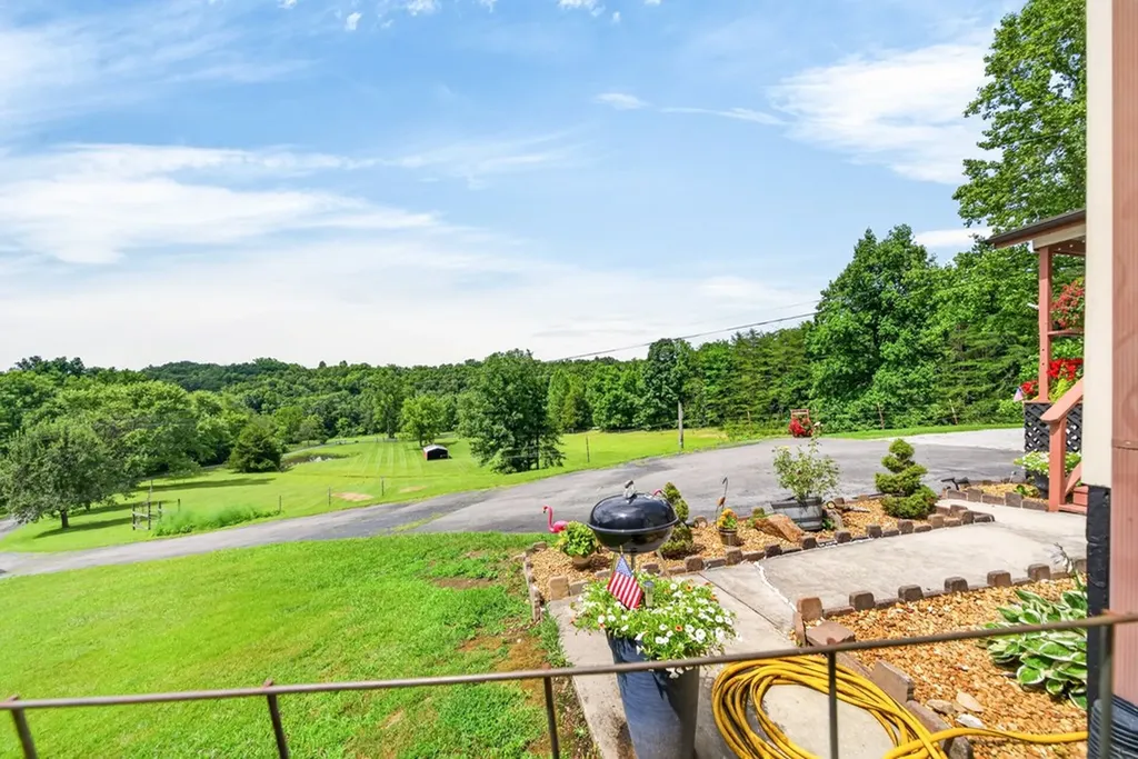 725 Old Flynns Cove Road Crossville TN 38572