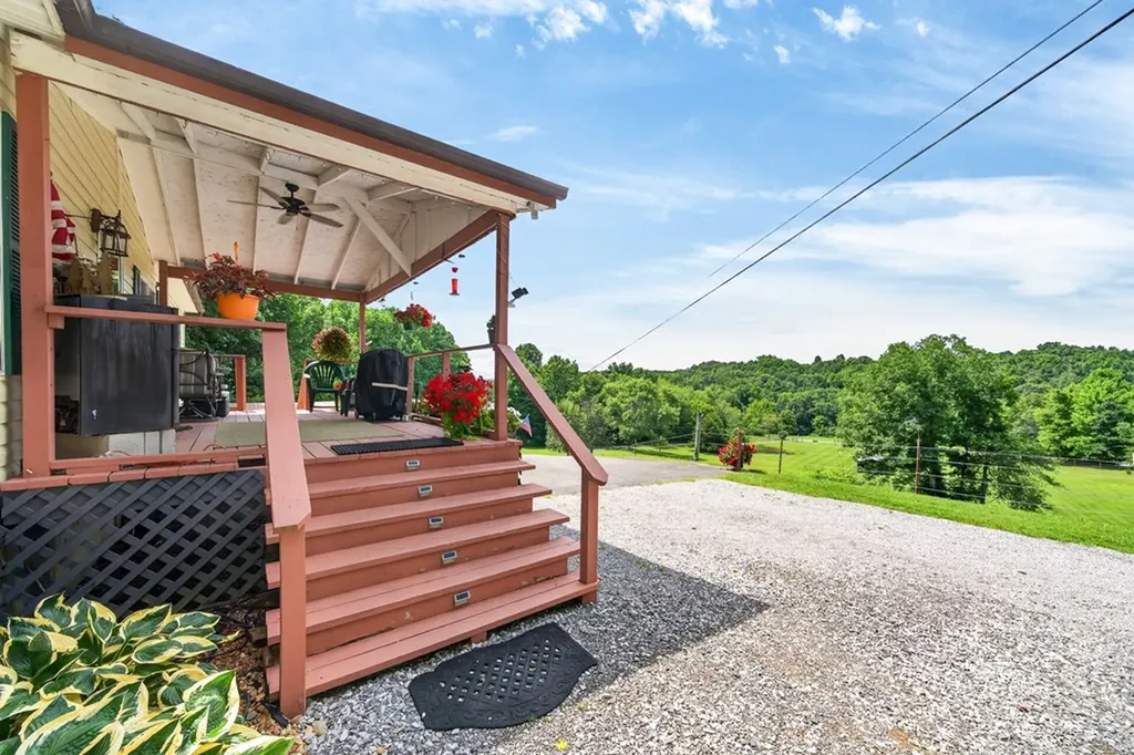 725 Old Flynns Cove Road Crossville TN 38572