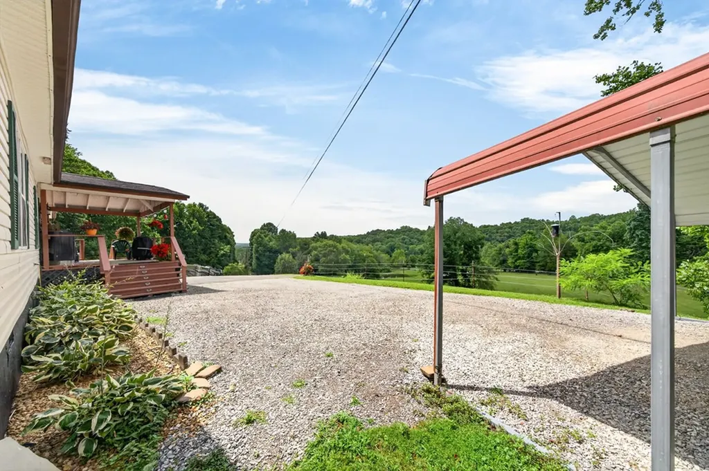 725 Old Flynns Cove Road Crossville TN 38572