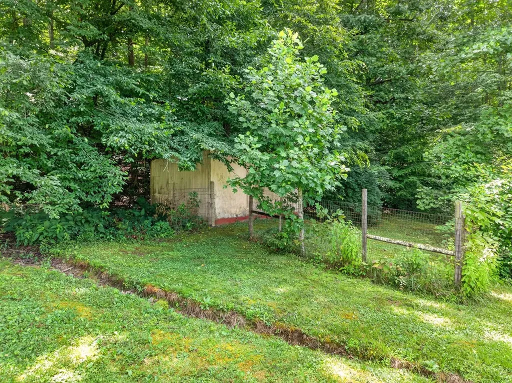 725 Old Flynns Cove Road Crossville TN 38572