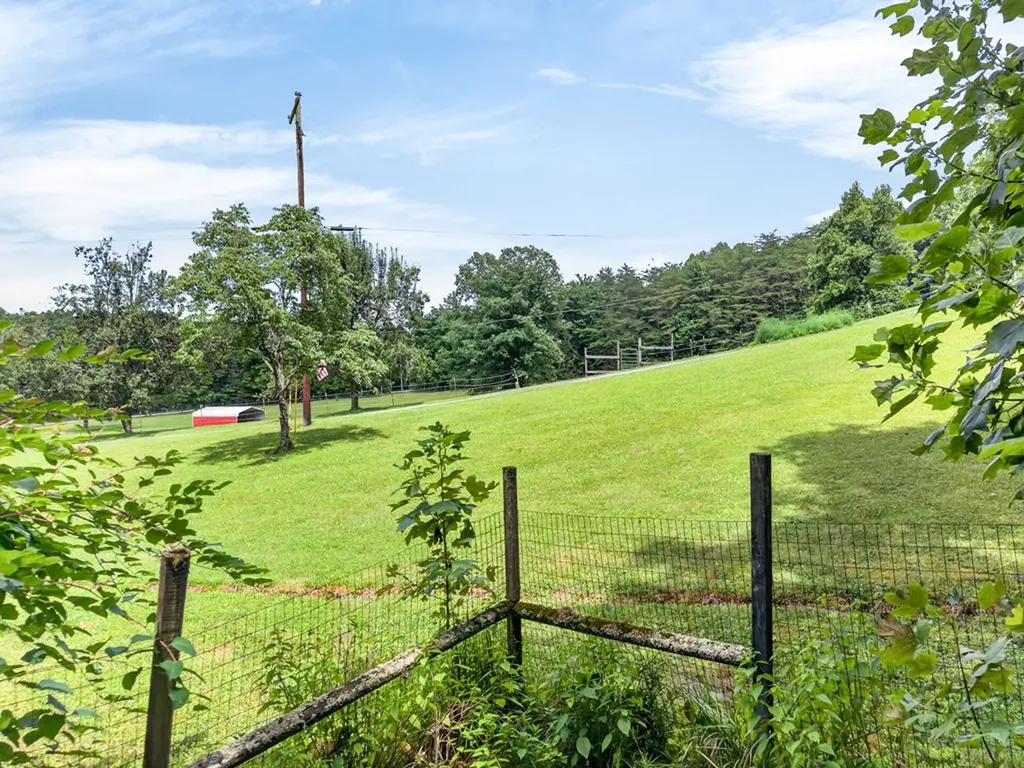 725 Old Flynns Cove Road Crossville TN 38572