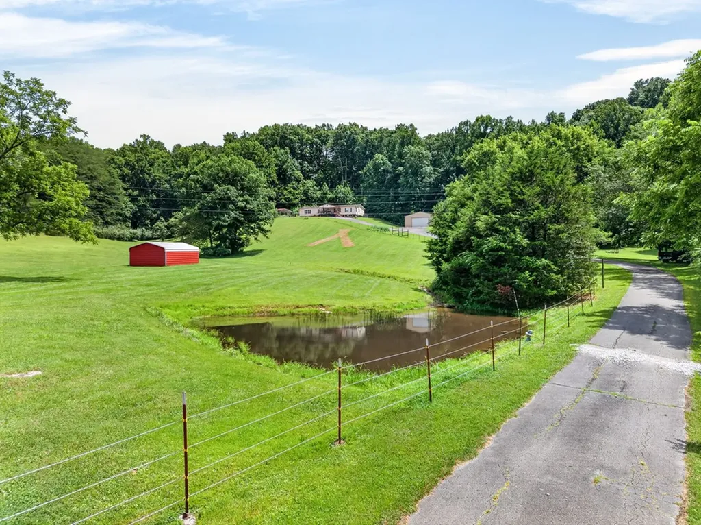 725 Old Flynns Cove Road Crossville TN 38572