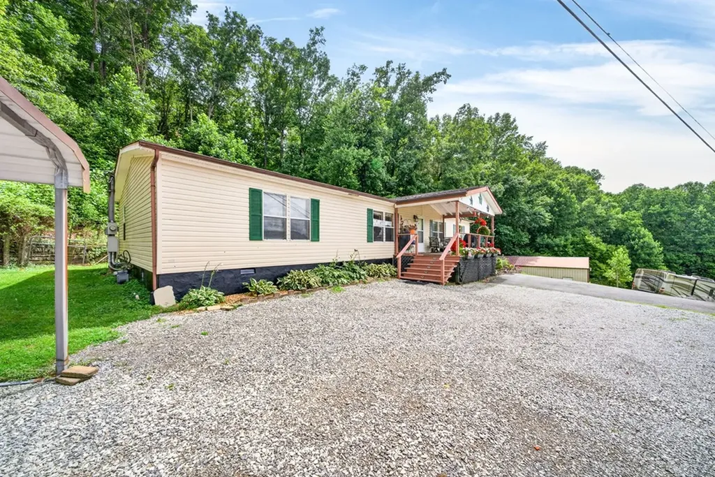 725 Old Flynns Cove Road Crossville TN 38572