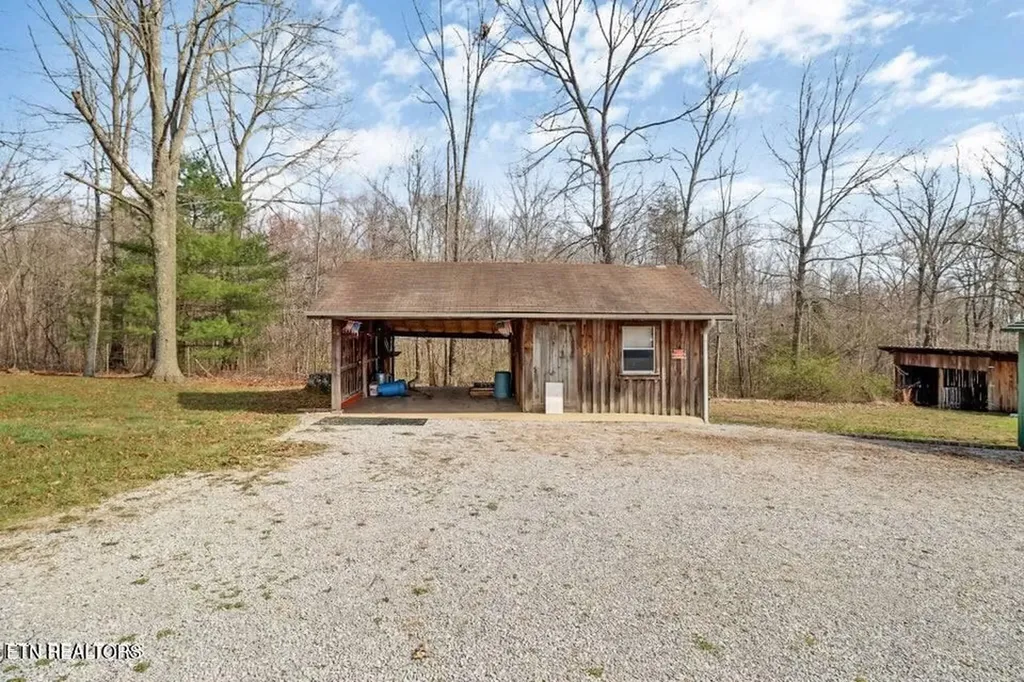 2546 Peavine Road Crossville TN 38571-7928
