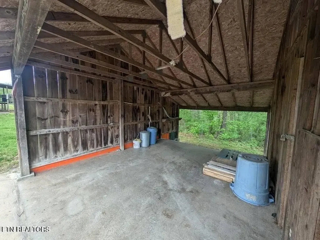 2546 Peavine Road Crossville TN 38571-7928