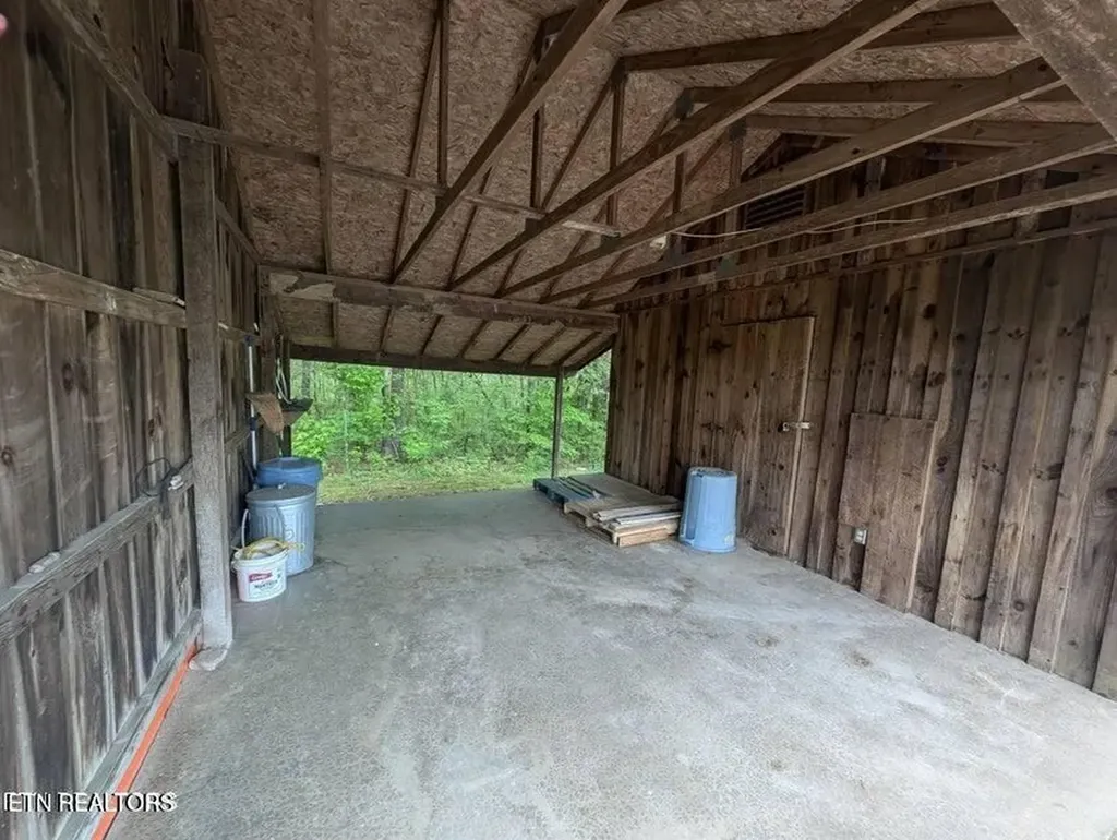 2546 Peavine Road Crossville TN 38571-7928