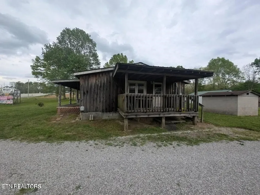 2546 Peavine Road Crossville TN 38571-7928
