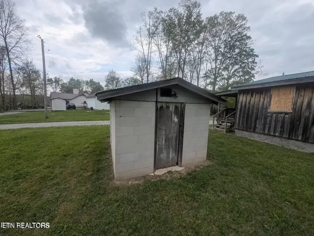 2546 Peavine Road Crossville TN 38571-7928