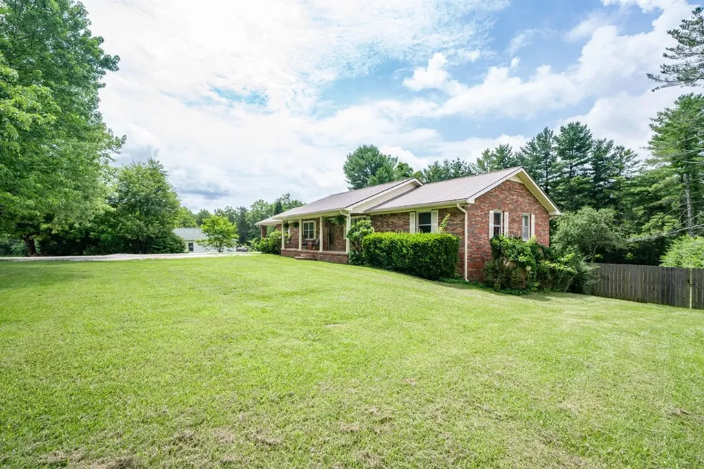 1825 Hanging Limb Monterey TN 38574