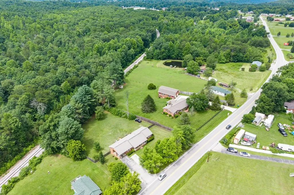 1825 Hanging Limb Monterey TN 38574