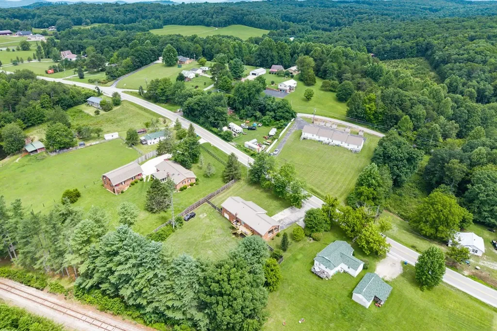 1825 Hanging Limb Monterey TN 38574